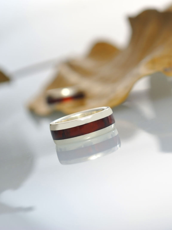 Damen Ring mit Bernstein modern