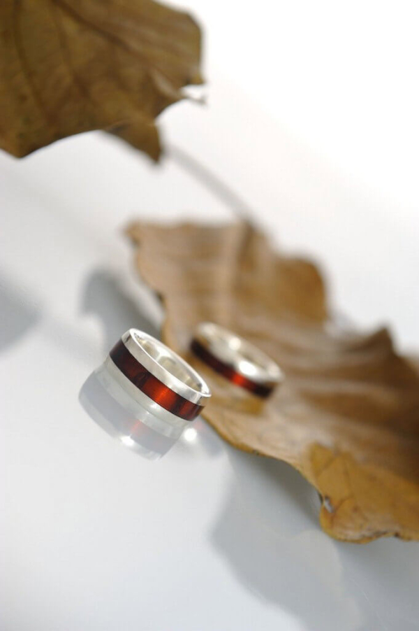 Ringe mit Bernstein modern