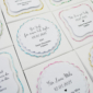 Traumhafte Geschenkverpackung, Geschenkbox, Geschenkschachtel mit bunten Glitzern und personalisiertem Text.