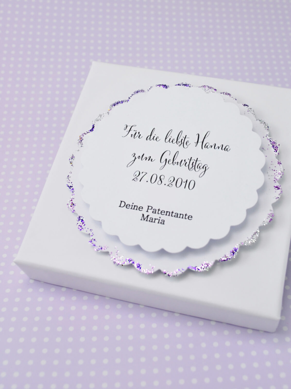 Personalisierte Geschenkbox für Taufkette, Namenskette und anderen Schmuck. Geschenkschachtel mit eigenem Taufspruch für Mädchen.